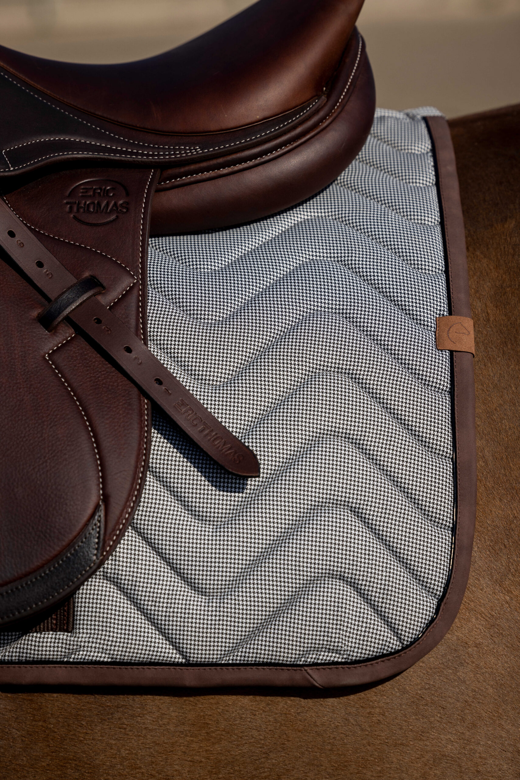 EQUITHÈME Saddle pad - Tweed surface - Image 2