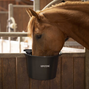 HIPPOTONIC door-mounted feeding bucket