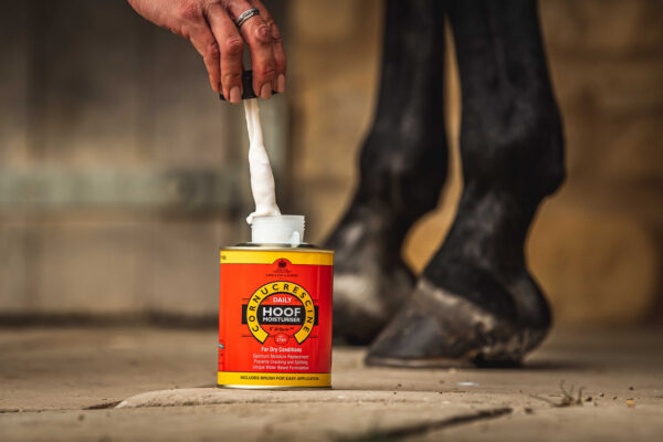CARR & DAY & MARTIN - Daily Hoof Moisturiser Cornucrescine - Hoof Oil - Image 3